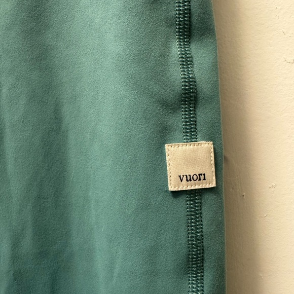 Vuori Green Daily Legging - Picture 2 of 5
